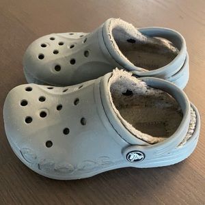 —CROCS— Fur/Fuzz Line Gray/Gray — Size 10C